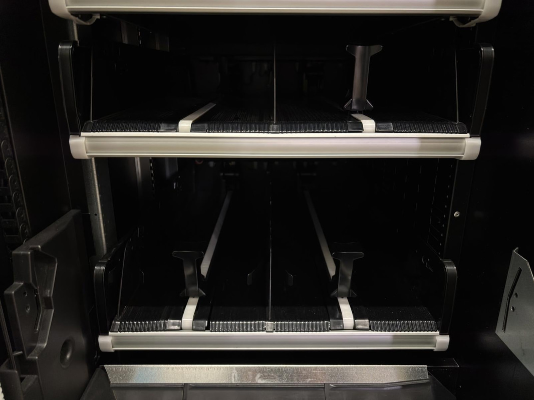 Refrigerated vending machine Vision, Comboplus S R 290 V8, incl. screen, card reader and built-in installation parts