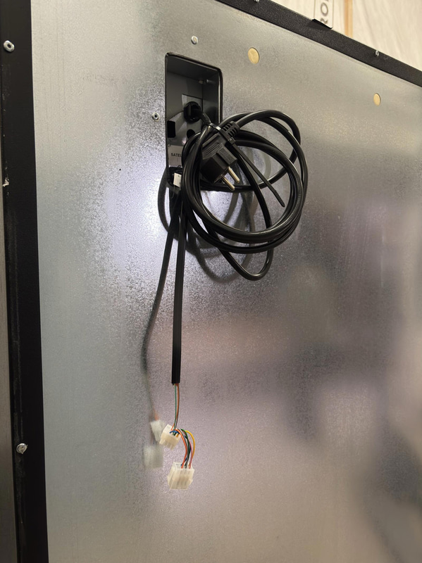 Refrigerated vending machine Vision, Comboplus S R 290 V8, incl. screen, card reader and built-in installation parts