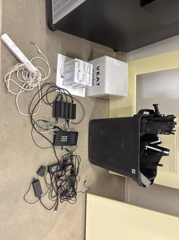 Refrigerated vending machine Vision, Comboplus S R 290 V8, incl. screen, card reader and built-in installation parts