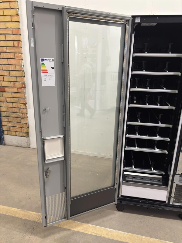 Refrigerated vending machine Vision, Comboplus S R 290 V8, incl. screen, card reader and built-in installation parts