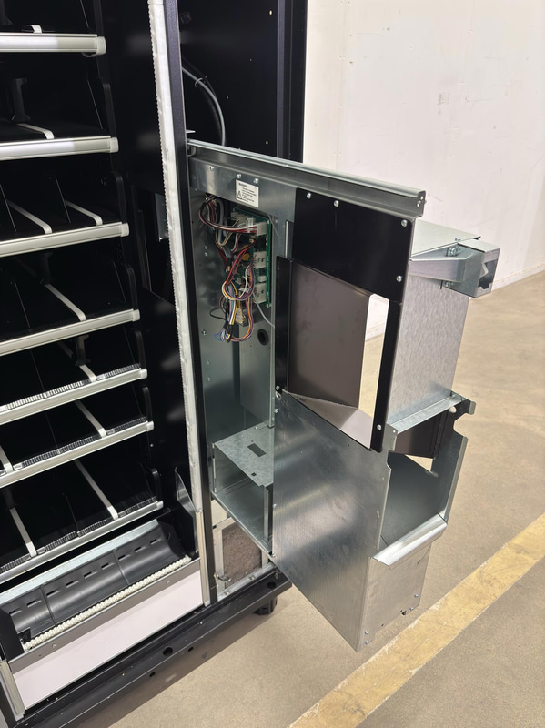 Refrigerated vending machine Vision, Comboplus S R 290 V8, incl. screen, card reader and installation parts