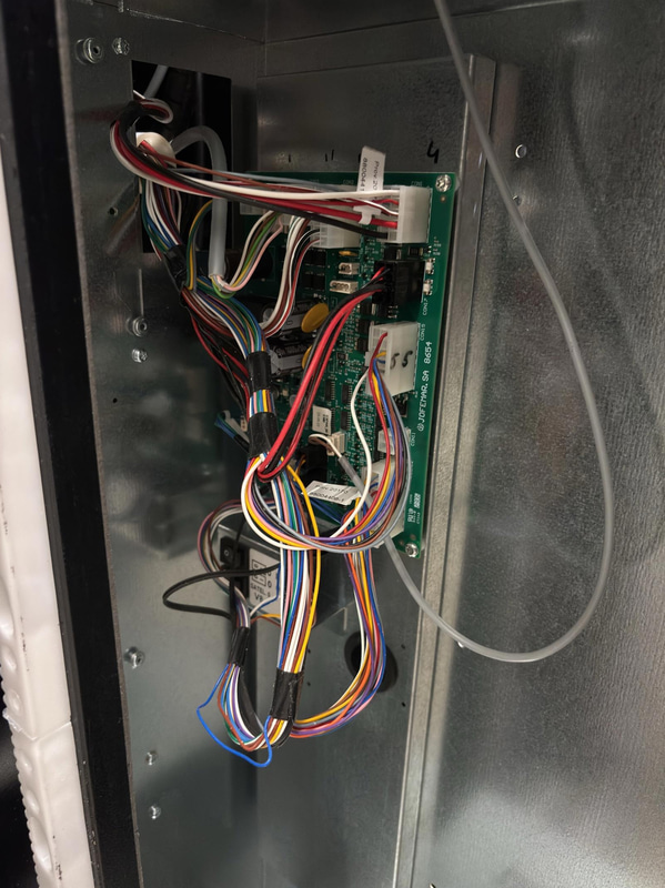 Refrigerated vending machine Vision, Comboplus S R 290 V8, incl. screen, card reader and installation parts