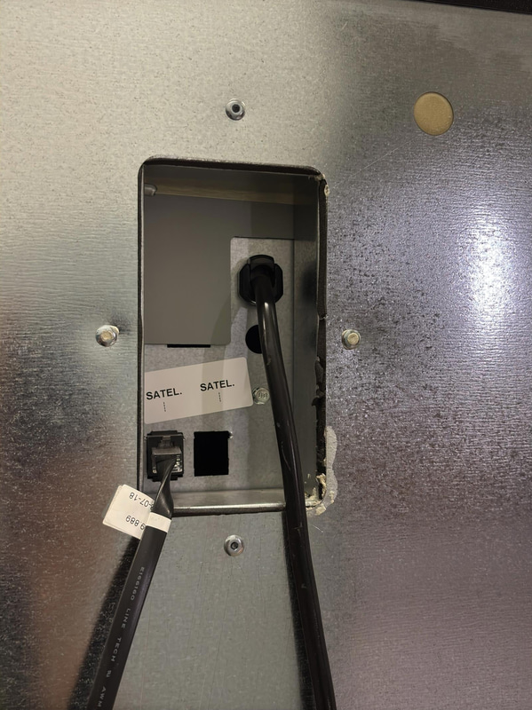 Refrigerated vending machine Vision, Comboplus S R 290 V8, incl. screen, card reader and installation parts