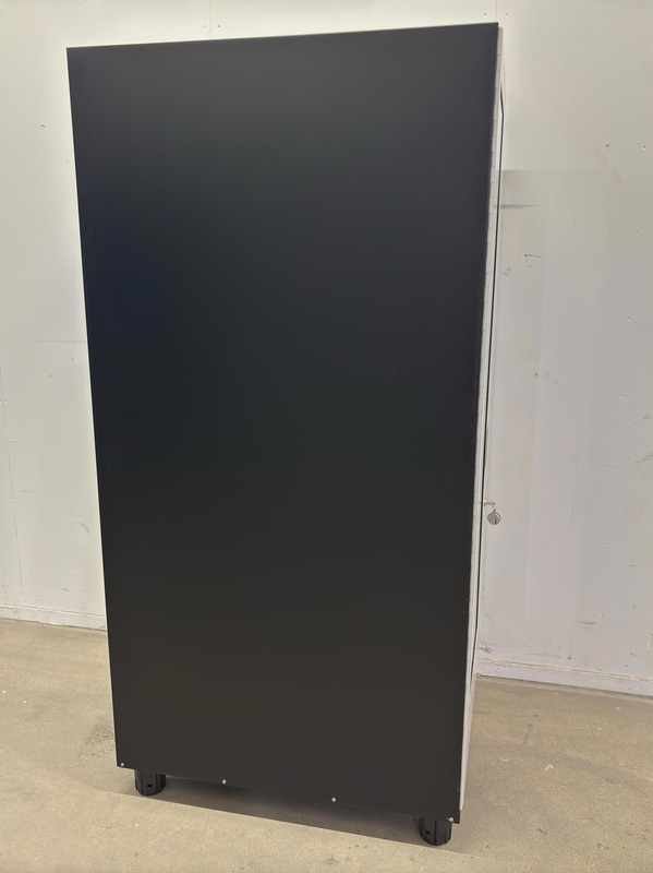 Refrigerated vending machine Vision, Comboplus S R 290 V8, incl. screen, card reader and installation parts