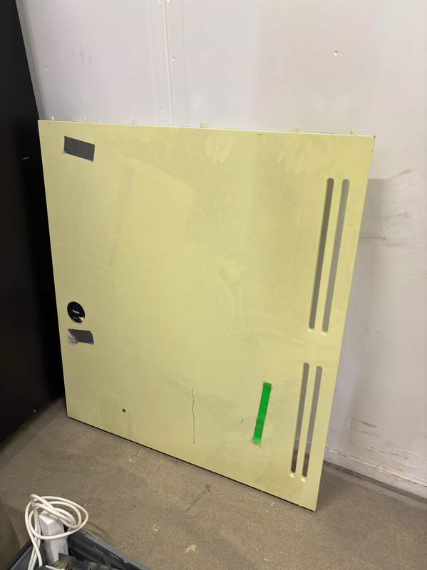 Refrigerated vending machine Vision, Comboplus S R 290 V8, incl. screen, card reader and installation parts