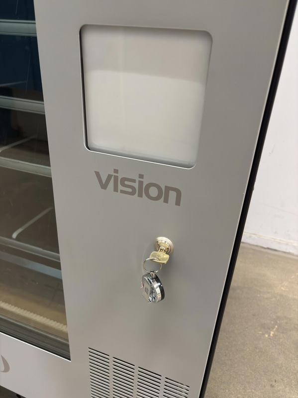 Refrigerated vending machine Vision, Comboplus S R 290 V8, incl. screen, card reader and installation parts