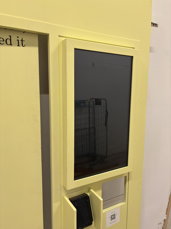 Refrigerated vending machine Vision, Comboplus S R 290 V8, incl. screen, card reader and installation parts