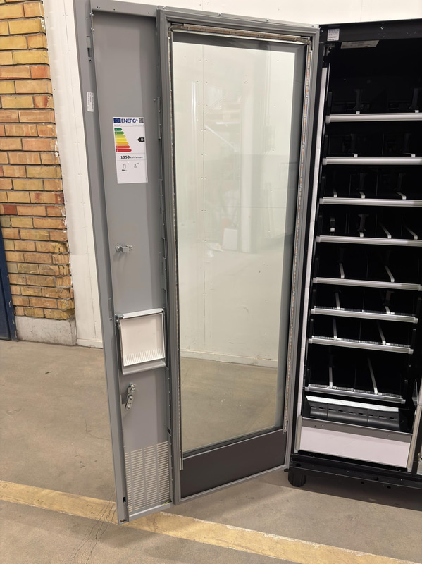 Refrigerated vending machine Vision, Comboplus S R 290 V8, incl. screen, card reader and installation parts