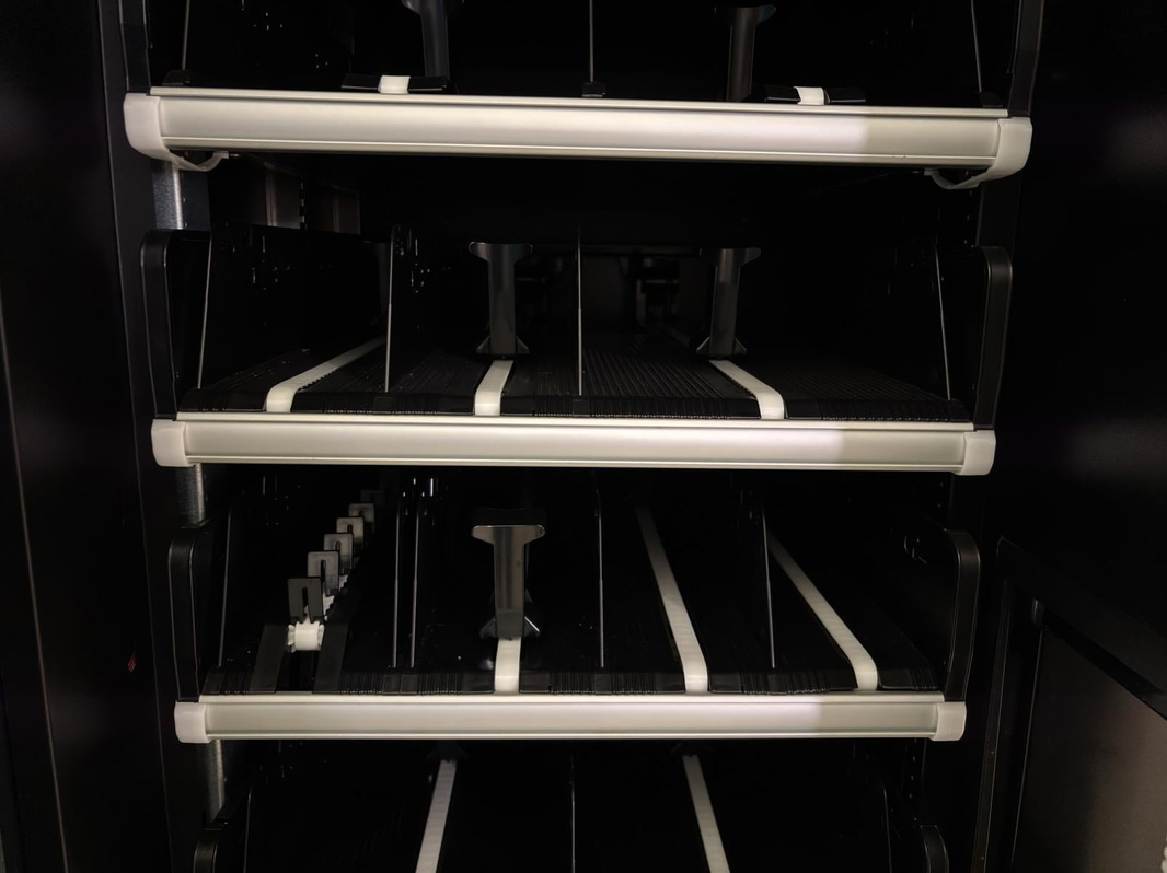 Refrigerated vending machine Vision, Comboplus S R 290 V8, incl. screen, card reader and installation parts
