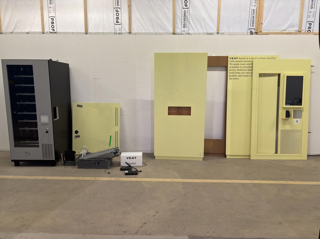 Refrigerated vending machine Vision, Comboplus S R 290 V8, incl. screen, card reader and installation parts