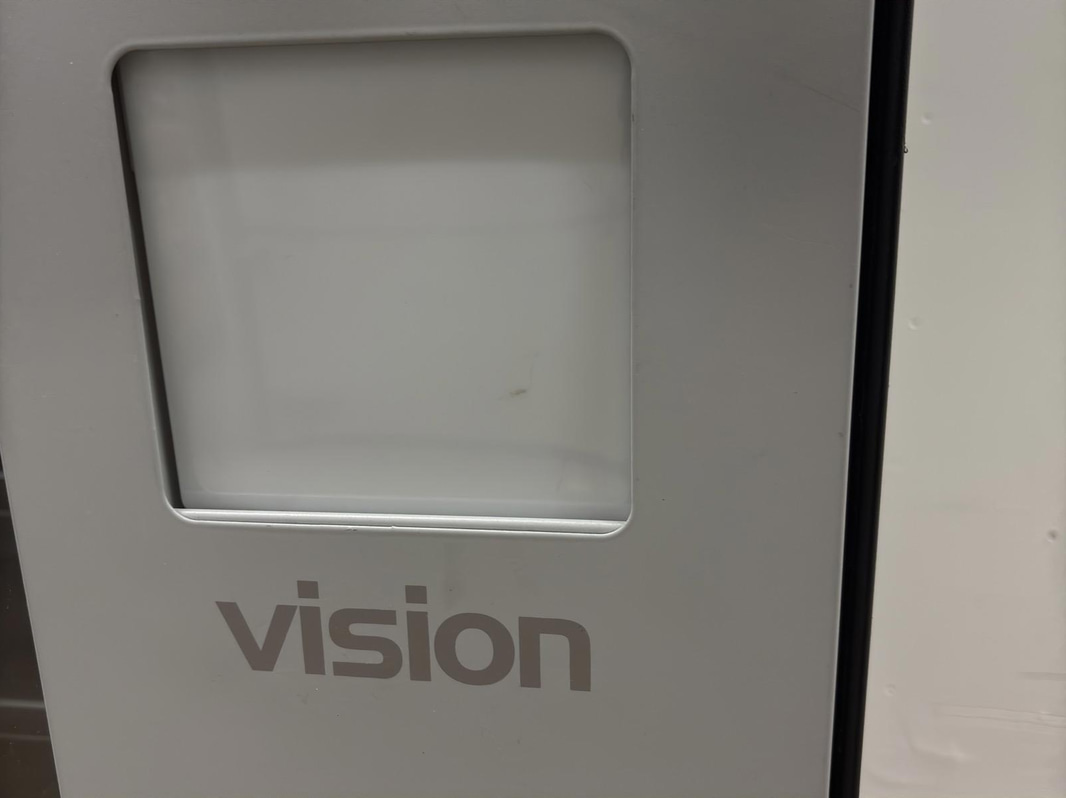Vision Combo Plus V7 refrigerated vending machine, incl. screen, card reader and router