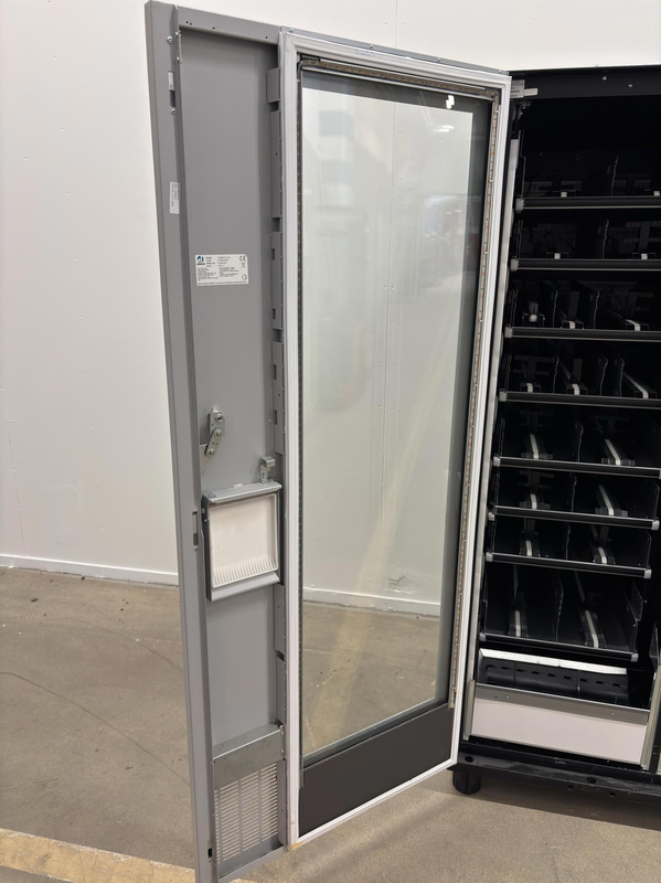 Vision Combo Plus V7 refrigerated vending machine, incl. screen, card reader and router