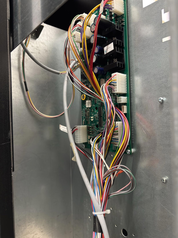Vision Combo Plus V7 refrigerated vending machine, incl. screen, card reader and router