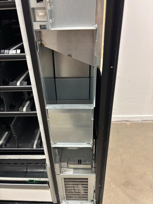 Vision Combo Plus V7 refrigerated vending machine, incl. screen, card reader and router