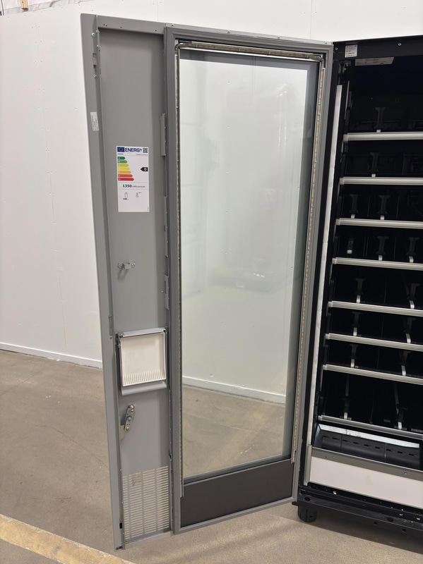 Refrigerated vending machine Vision Combo Plus S R290 V8, incl. screen, card reader and router