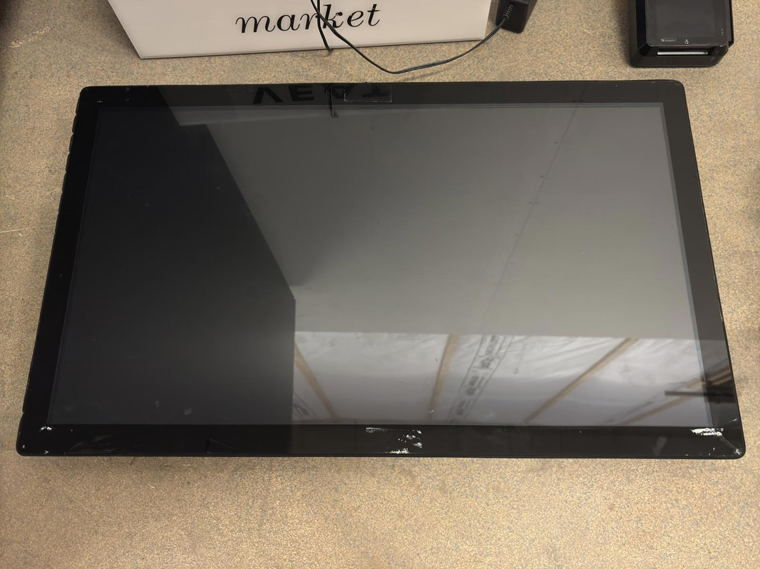 Refrigerated vending machine Vision Combo Plus S R290 V8, incl. screen, card reader and router