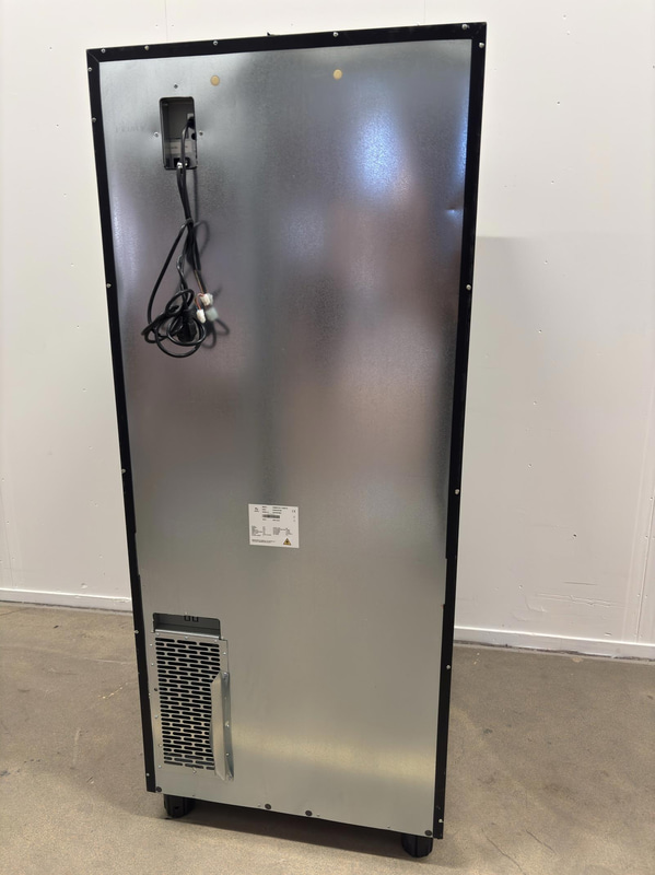 Refrigerated vending machine Vision Combo Plus S R290 V8, incl. screen, card reader and router