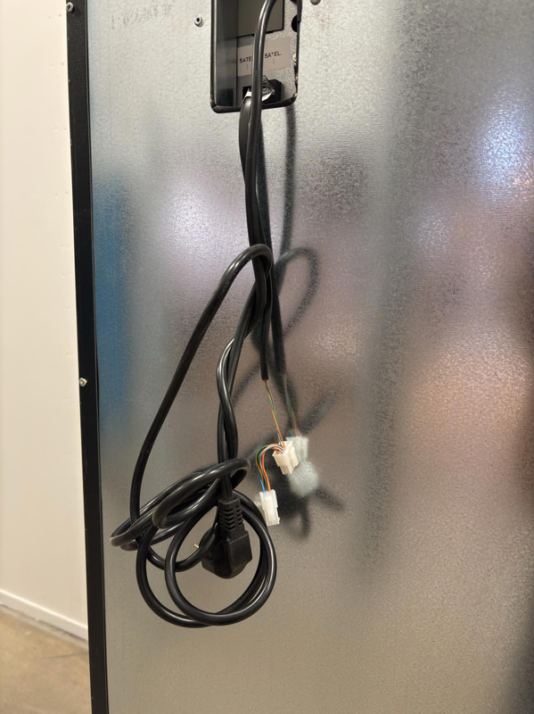 Refrigerated vending machine Vision Combo Plus S R290 V8, incl. screen, card reader and router