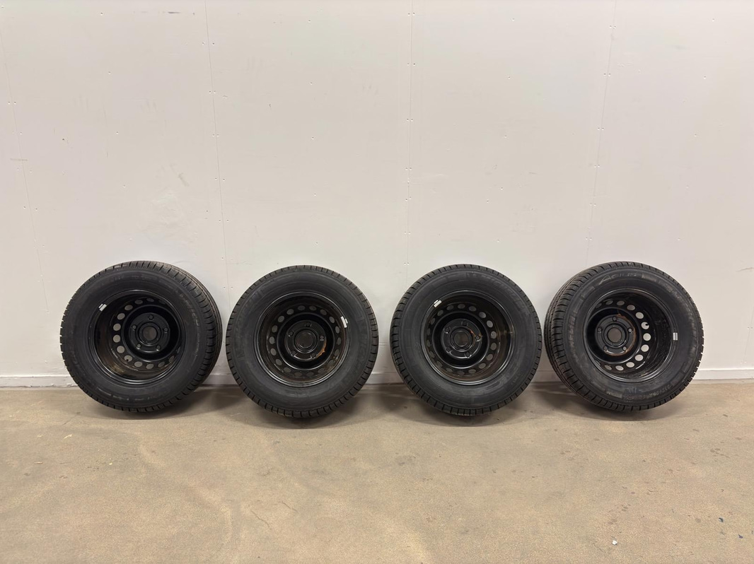 4 st. Kompletta Hjul Michelin, 2sommardäck , 35/65R16C. 115/113