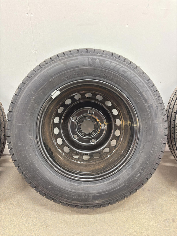 4 st. Kompletta Hjul Michelin, 2sommardäck , 35/65R16C. 115/113