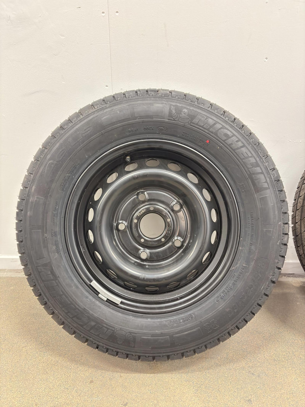 4 st. Kompletta Hjul Michelin, 2sommardäck , 35/65R16C. 115/113