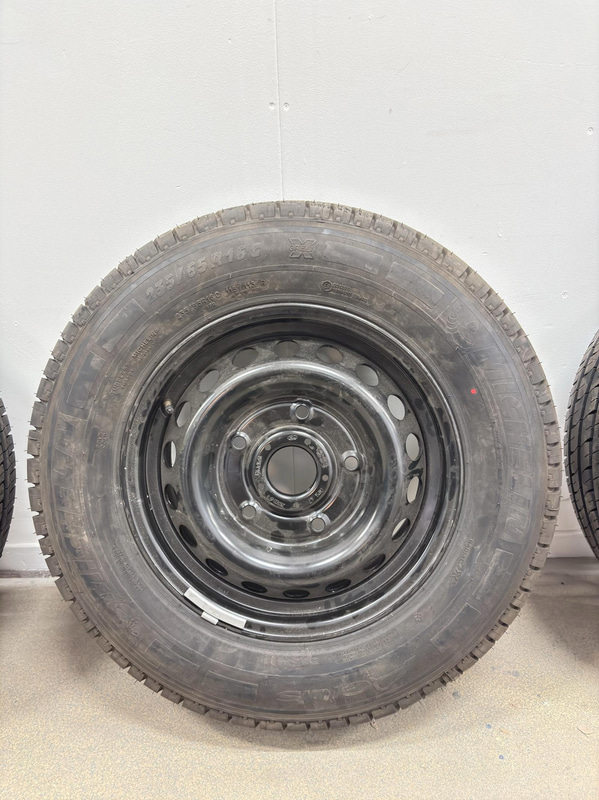 4 st. Kompletta Hjul Michelin, 2sommardäck , 35/65R16C. 115/113