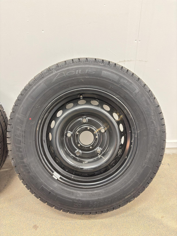 4 st. Kompletta Hjul Michelin, 2sommardäck , 35/65R16C. 115/113