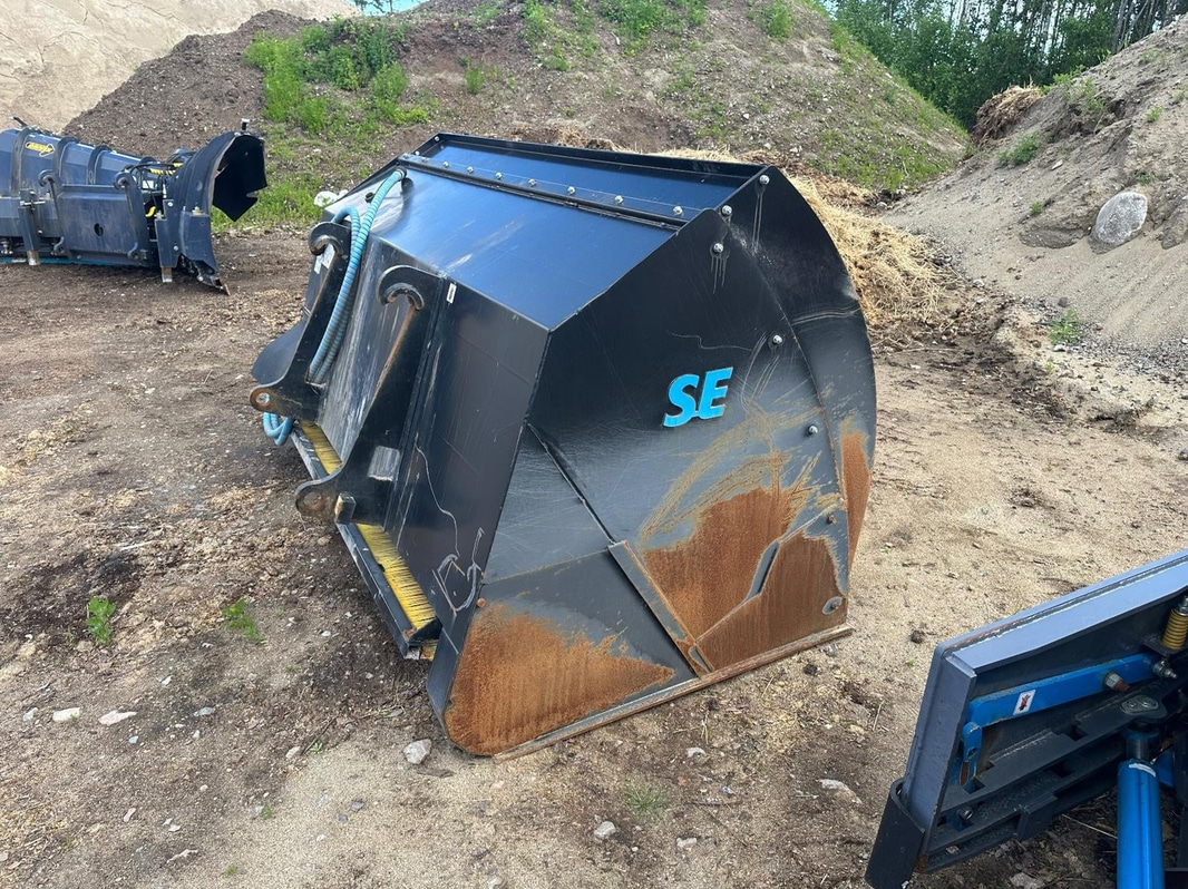 Sand spreader bucket L, SE Equipment. W=2 485 mm. 3 350 l. -2023