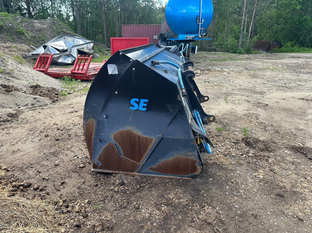 Sand spreader bucket L, SE Equipment. W=2 485 mm. 3 350 l. -2023