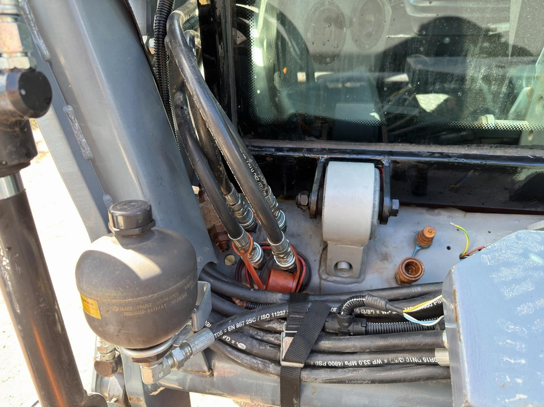 Belos TransGiant Implement Carrier | 4WD | Plow & Bucket | 2007