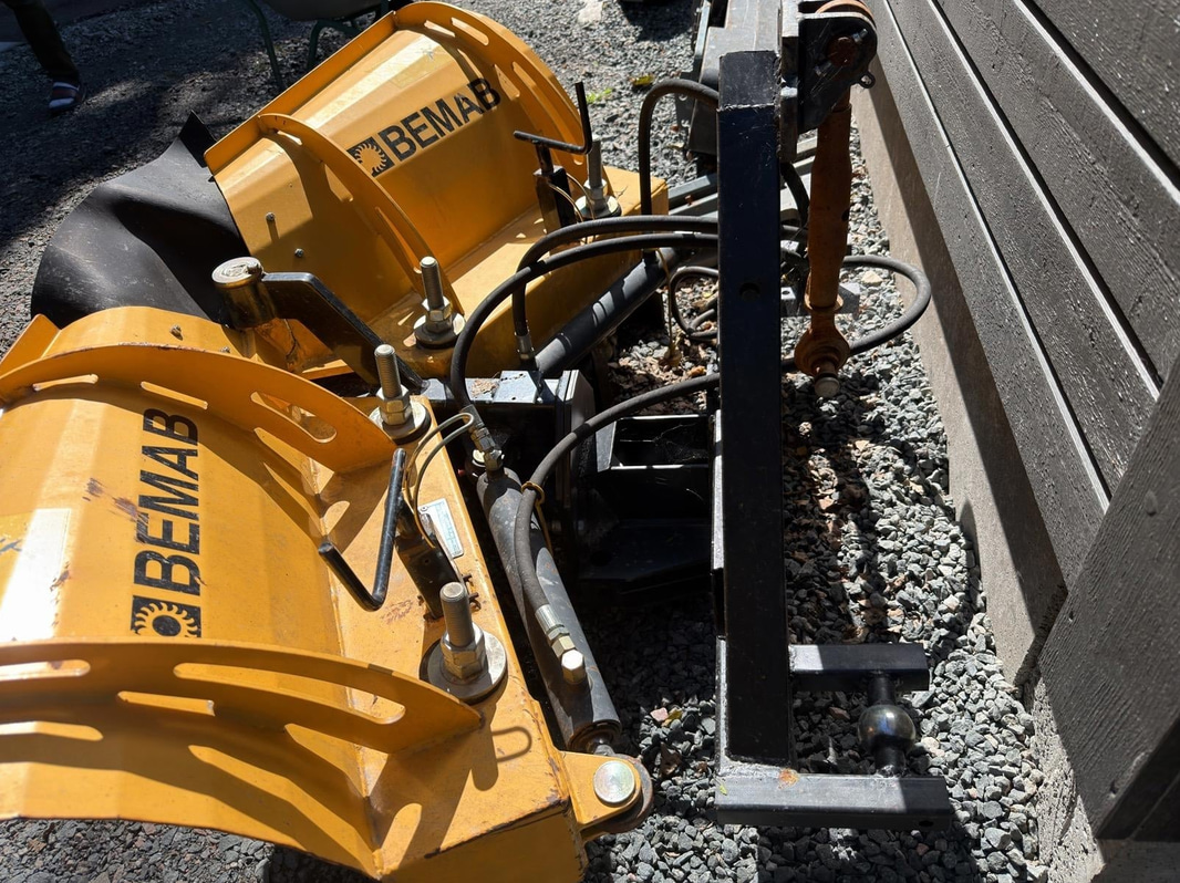 Belos TransGiant Implement Carrier | 4WD | Plow & Bucket | 2007