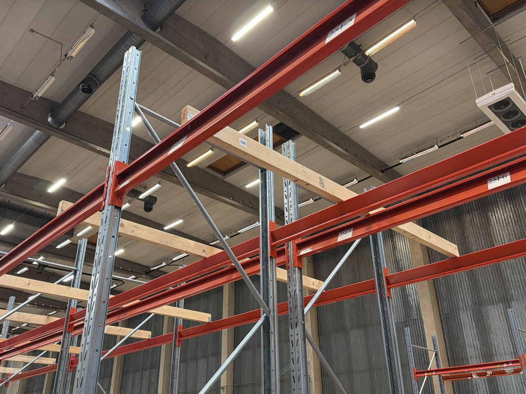 Pallet racking - 31 upright frames and approx. 116 beams