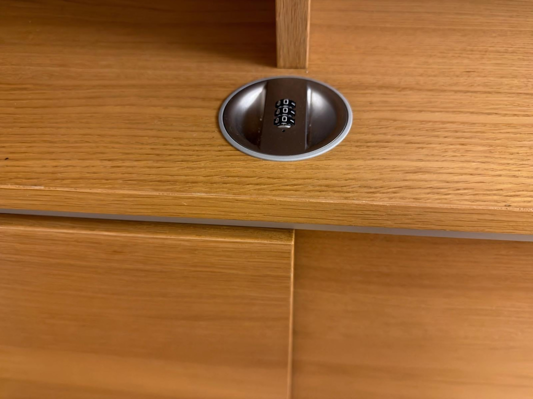 Office shelving unit and filing cabinet