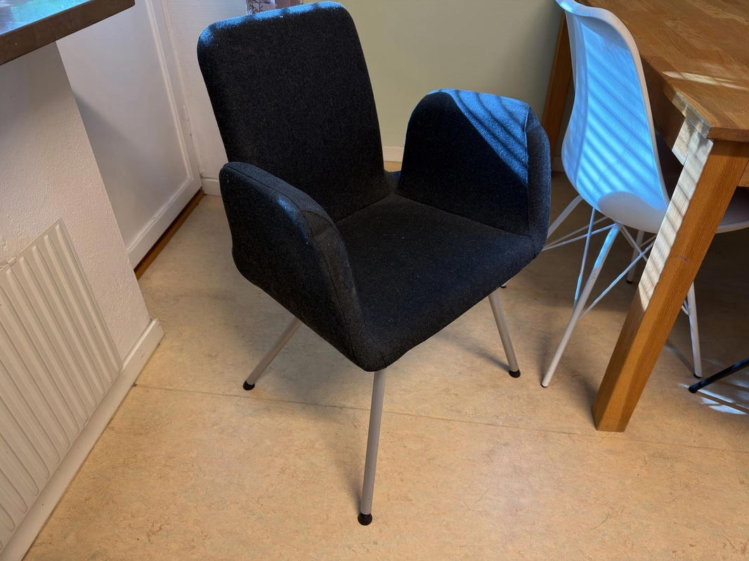 Matbord och 5st stolar