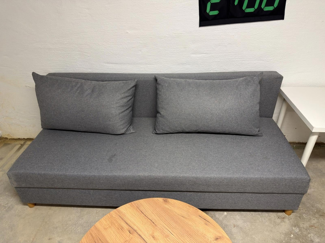 Bäddsoffa och div möbler