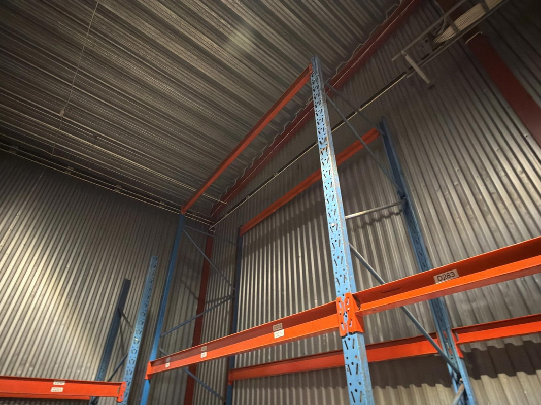 Pallet racking, 11 sections