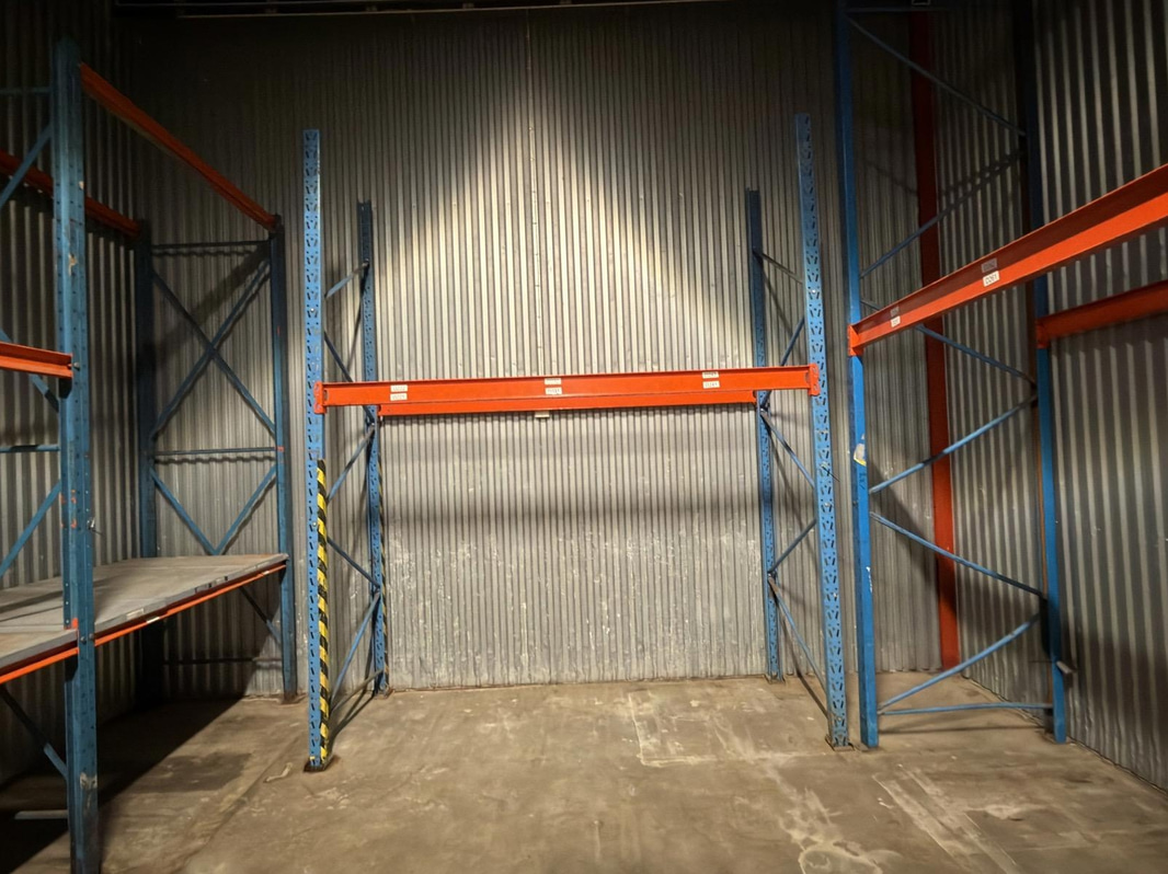 Pallet racking, 11 sections