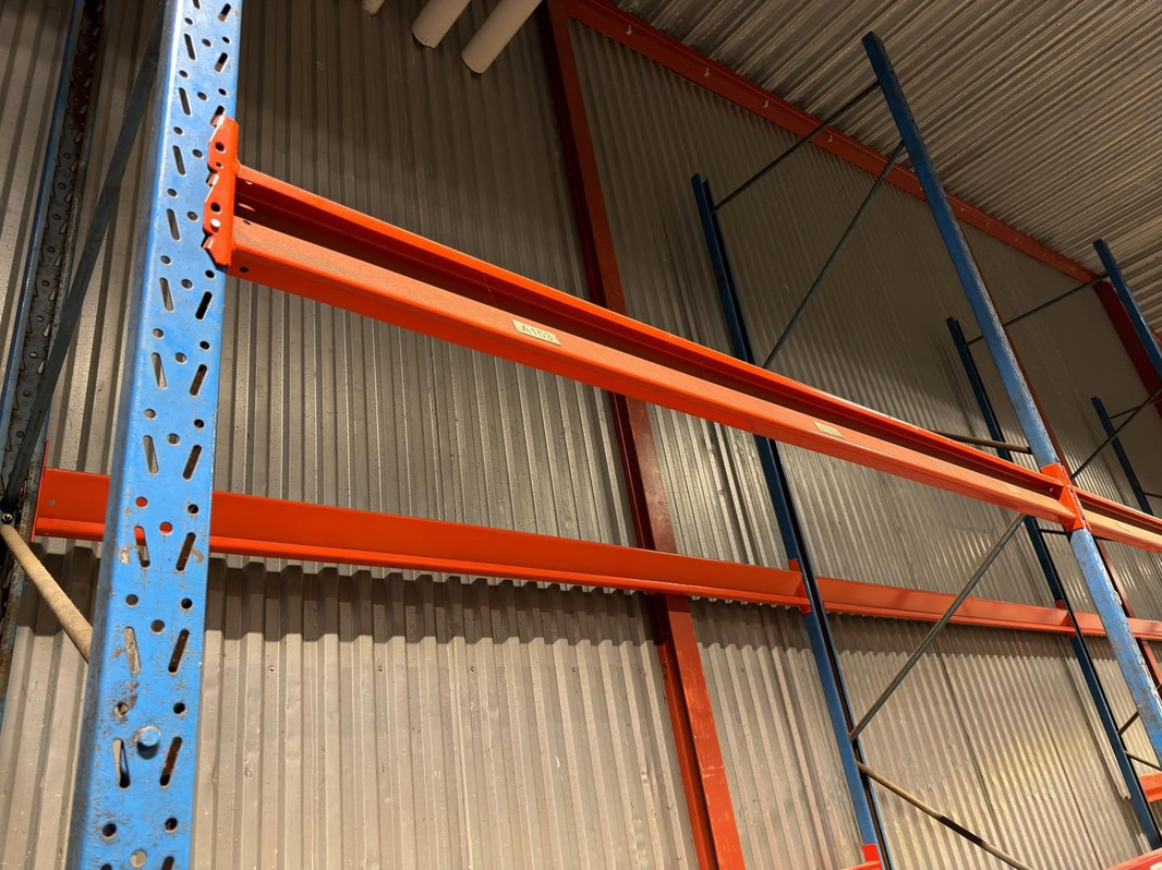Pallet racking, 7 bays