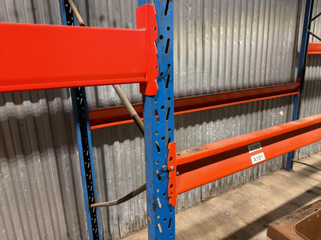 Pallet racking, 7 bays