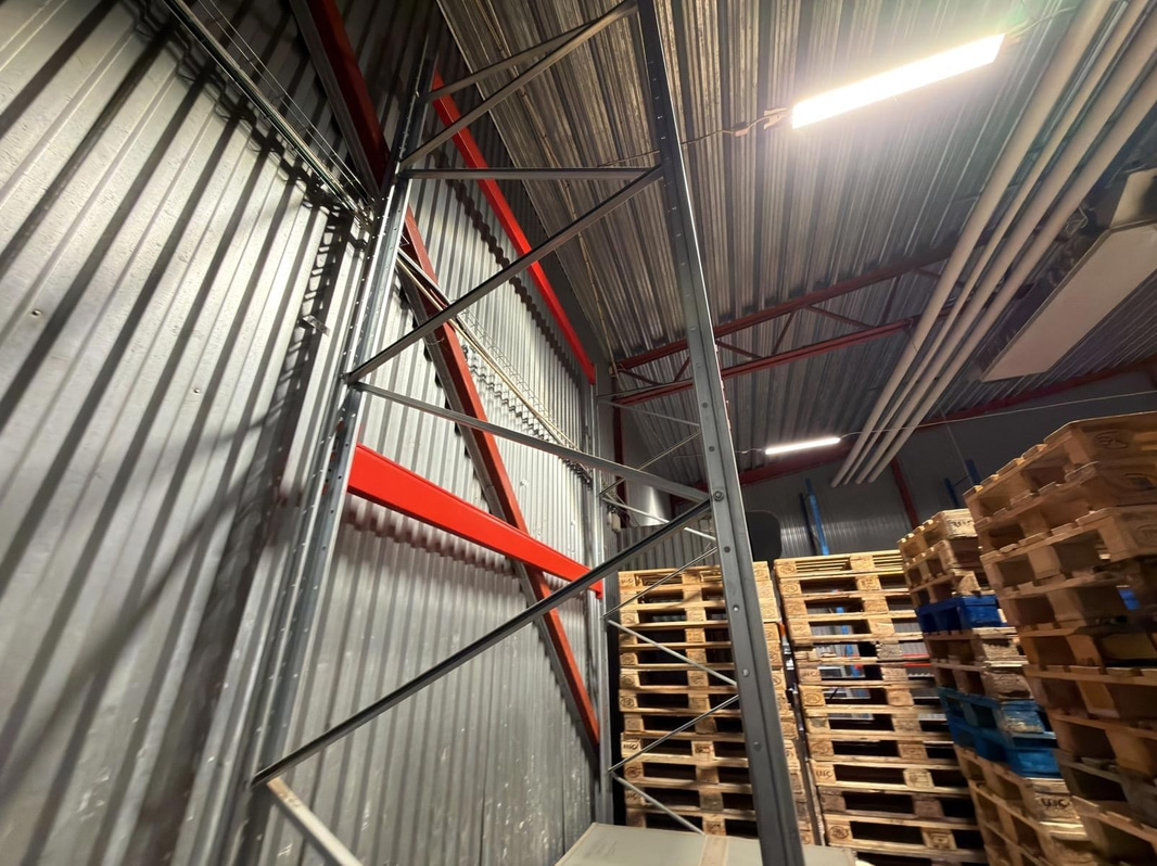 Pallet racking, 8 bays
