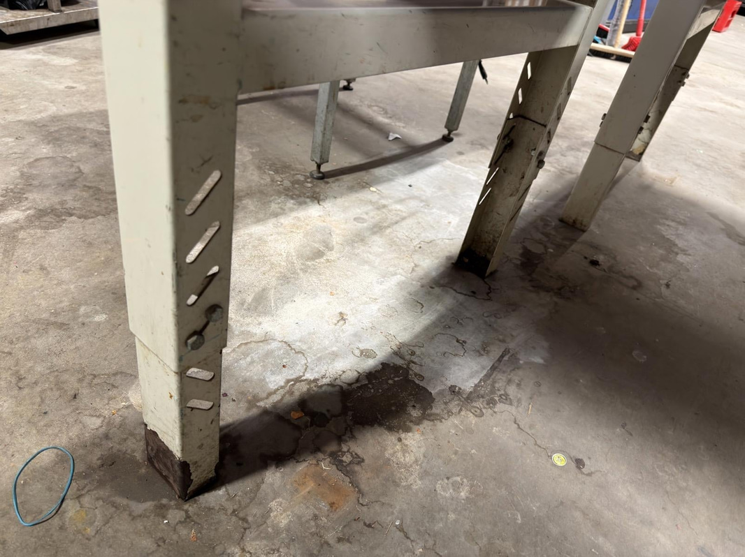 Workbench with drawers