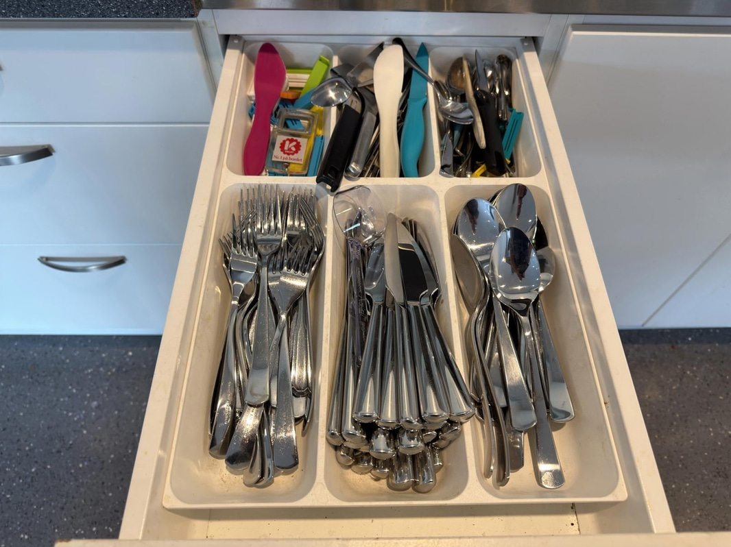 Plates, cutlery, kitchenware, etc.