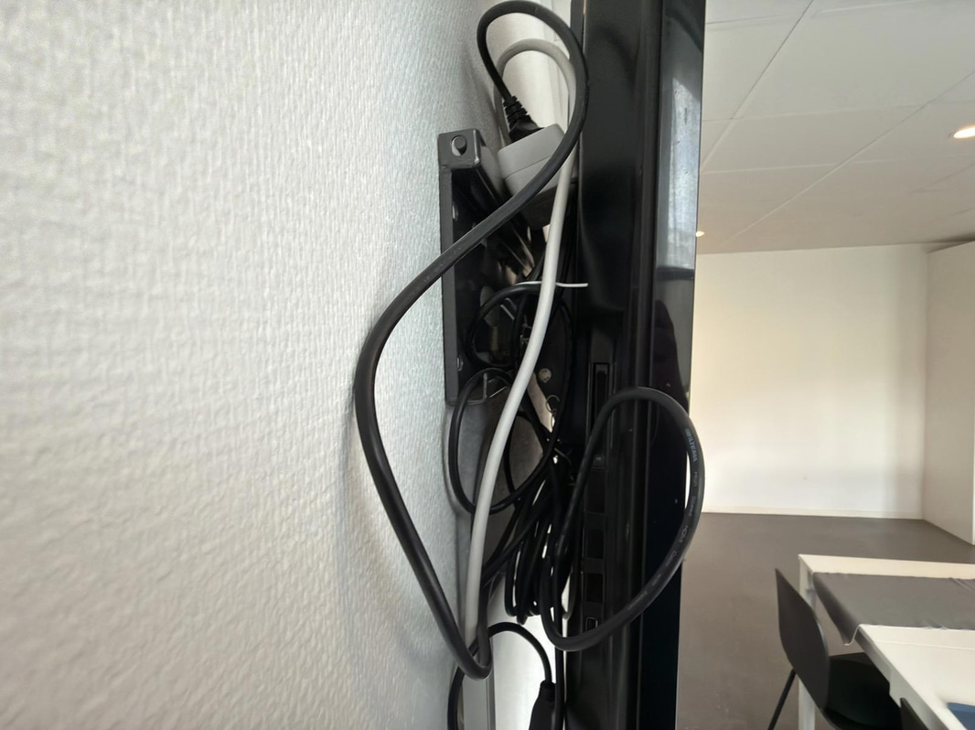 Bord, stolar & vägg-tv