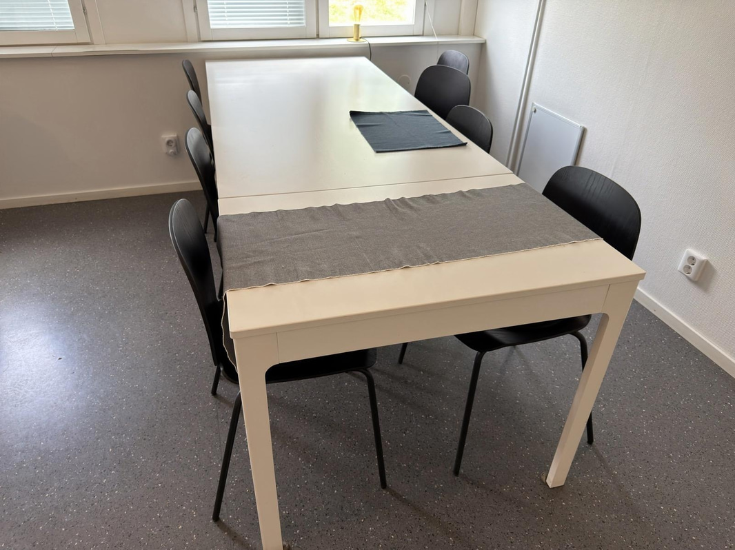Bord, stolar & vägg-tv