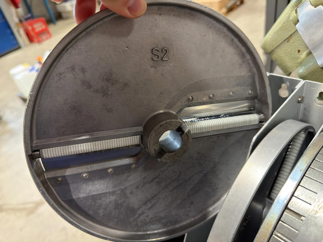 Brunner vegetable cutter, with discs
