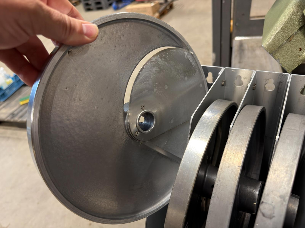 Brunner vegetable cutter, with discs