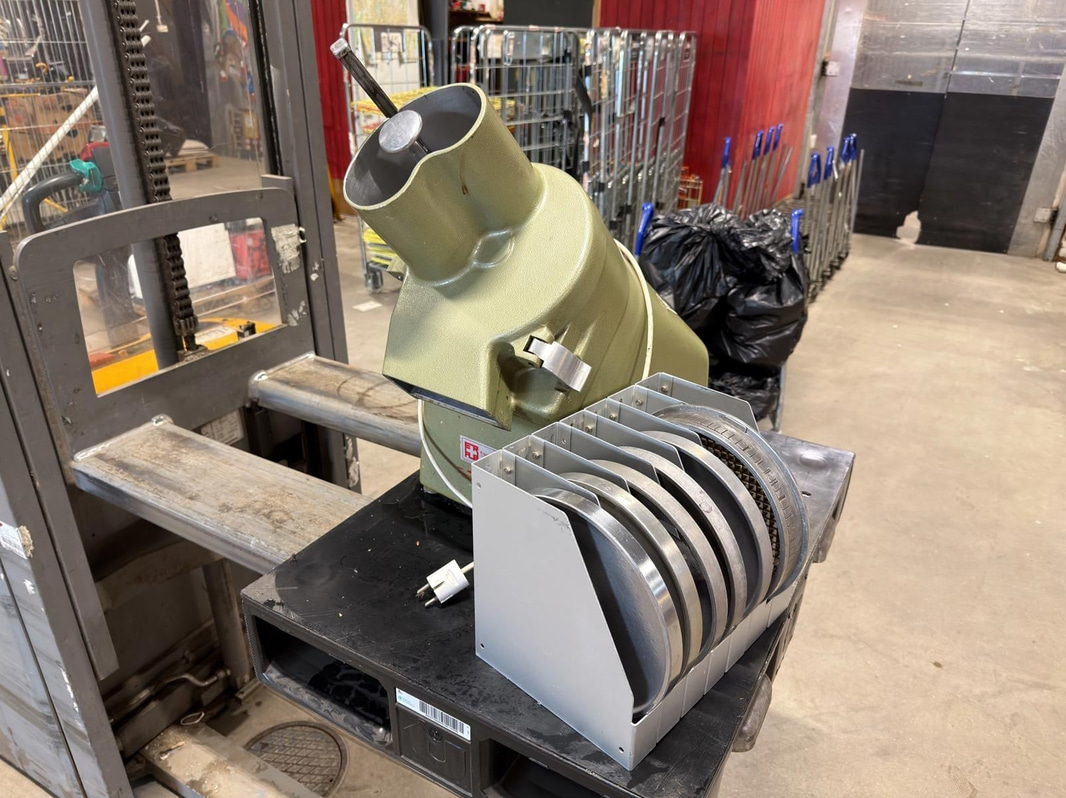 Brunner vegetable cutter, with discs