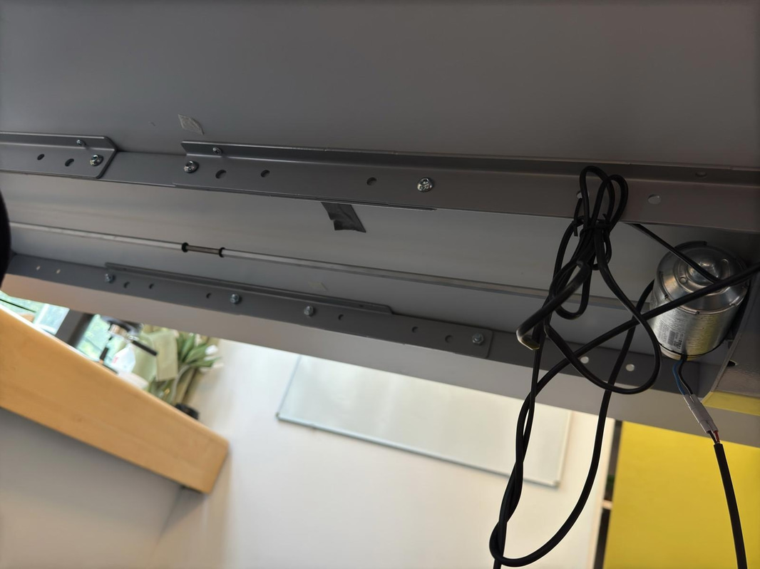 Höj- och sänkbart skrivbord AJ Produkter inkl. kontorsstol