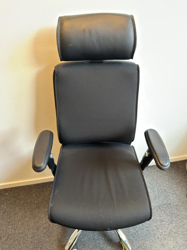 Höj- och sänkbart skrivbord AJ Produkter inkl. kontorsstol