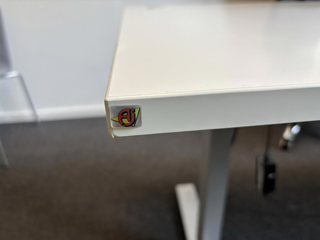 Höj- och sänkbart skrivbord AJ Produkter inkl. kontorsstol